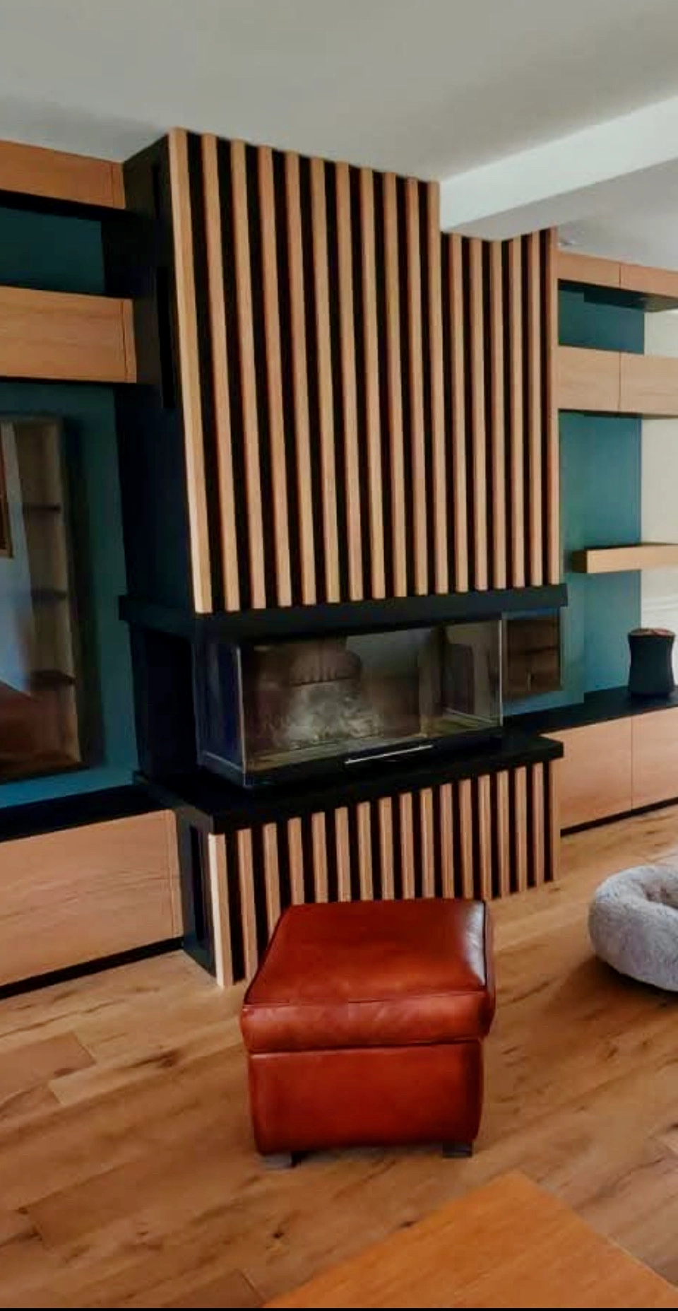 Cheminée Totem Fire Technika 3 faces 1000 installée dans le Calvados