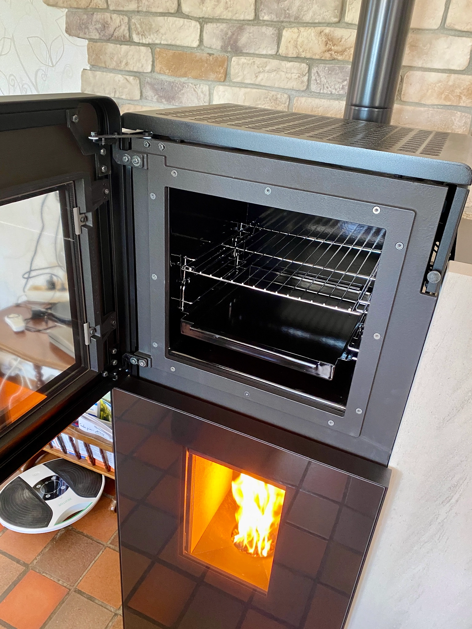 Chaleur et cuisine réunies avec le poêle à granulés RIKA DOMO BACK installé à Campeaux 