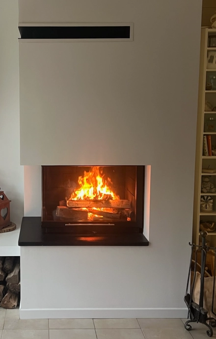 Cheminée Totem Fire Latéral 800 dans une habitation à Villerville