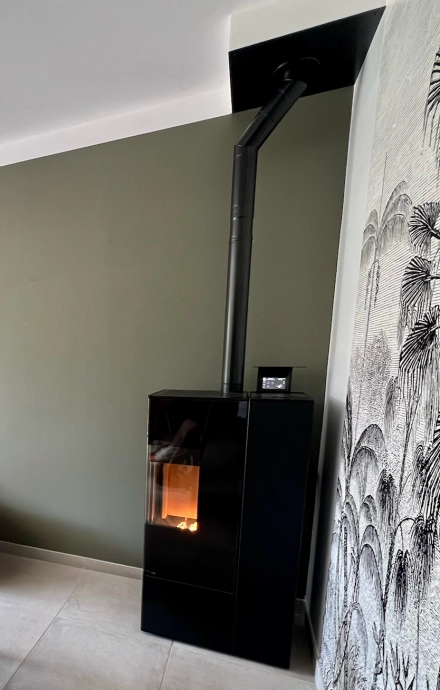 Installation d’un poêle à granulés Rika Connect Edge en Normandie