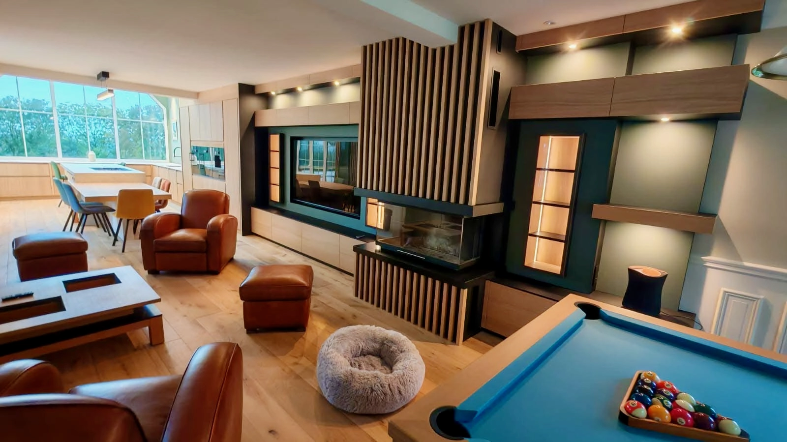 Cheminée Totem Fire Technika 3 faces 1000 installée dans le Calvados