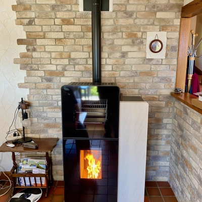 Chaleur et cuisine réunies avec le poêle à granulés RIKA DOMO BACK installé à Campeaux 